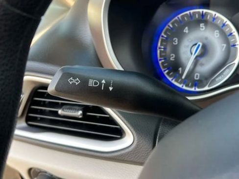 Used 2020 Chrysler Voyager Lxi image 33