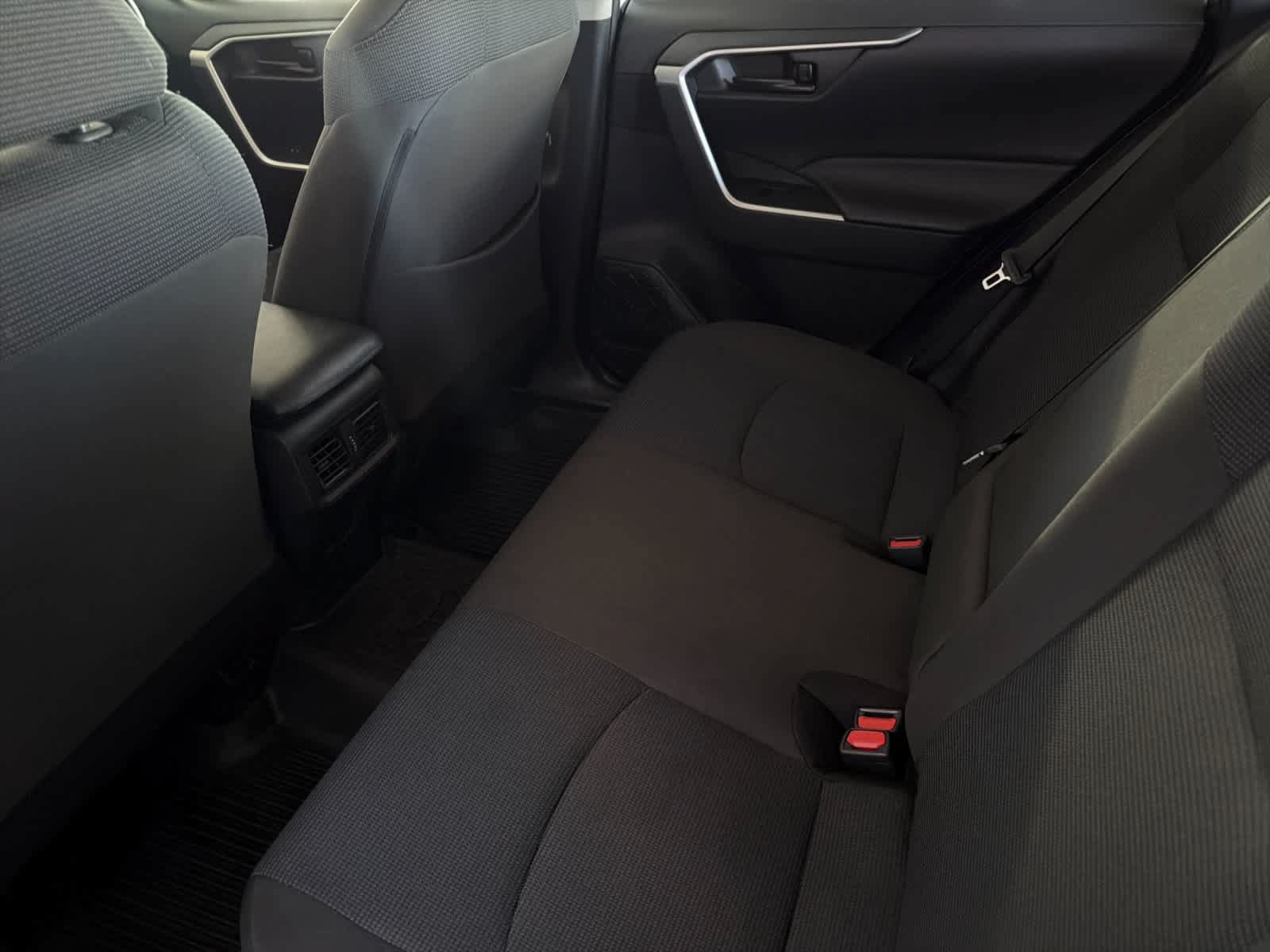 Used 2024 Toyota RAV4 LE AWD/4WD image 4