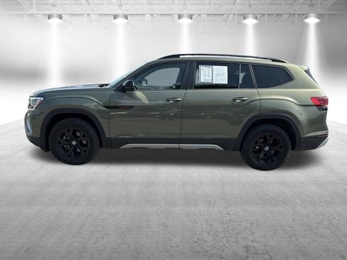 Used 2024 Volkswagen Atlas Peak Edition SE AWD/4WD image 2