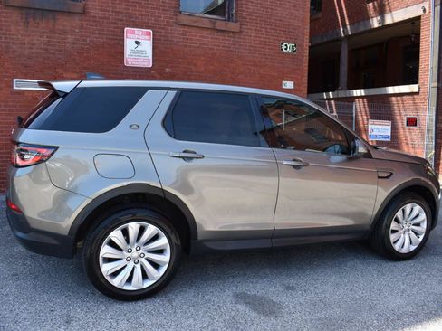 Used 2020 Land Rover Discovery Sport SE AWD/4WD image 2