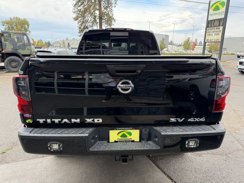 Used 2018 Nissan Titan SV w/ SV Convenience Package image 5