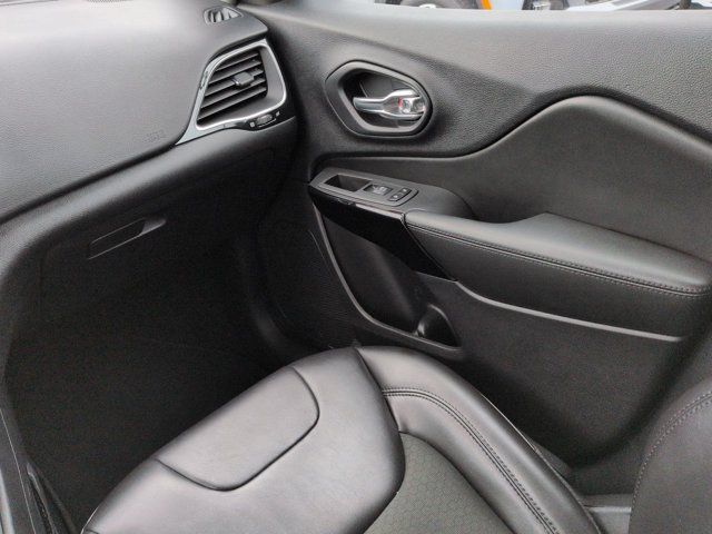 Used 2021 Jeep Cherokee Latitude Plus FWD image 17
