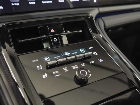 Certified 2025 Porsche Panamera 4 AWD/4WD image 32