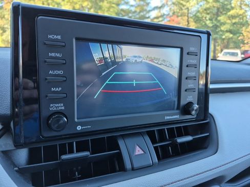 Used 2021 Toyota RAV4 XLE w/ Convenience Package image 30