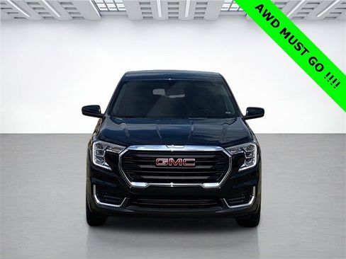 Used 2024 GMC Terrain SLE image 3