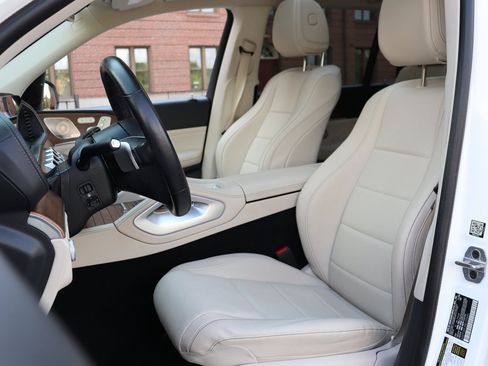 Used 2024 Mercedes-Benz GLS 450 4MATIC image 23