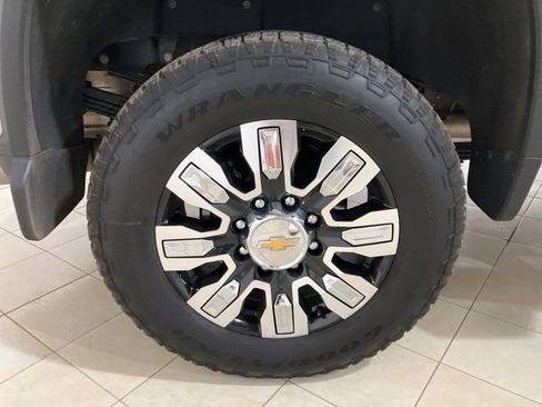 Used 2024 Chevrolet Silverado 3500 High Country w/ High Country Premium Package image 31