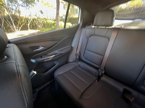 Used 2025 Buick Envista Sport Touring image 37