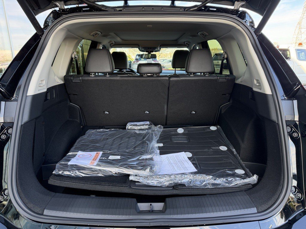 New 2026 Nissan Rogue Platinum w/ Tech Package AWD/4WD image 15