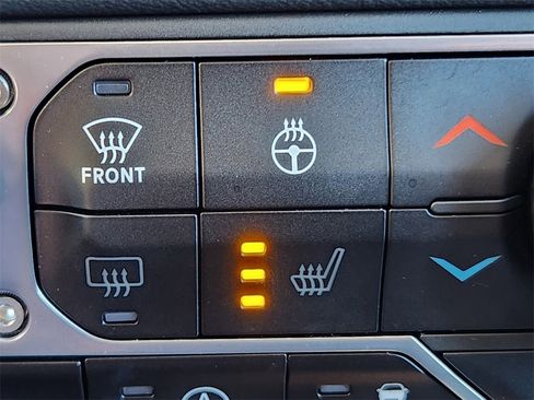 Used 2024 Jeep Wrangler Sahara image 21