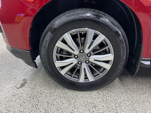 Used 2018 Nissan Pathfinder S image 37
