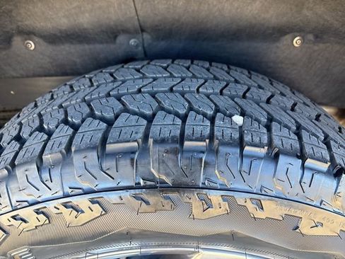 Used 2024 GMC Sierra 1500 SLT image 11