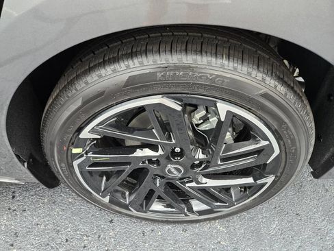 New 2026 Nissan Sentra SR w/ SR Premium Package FWD image 7