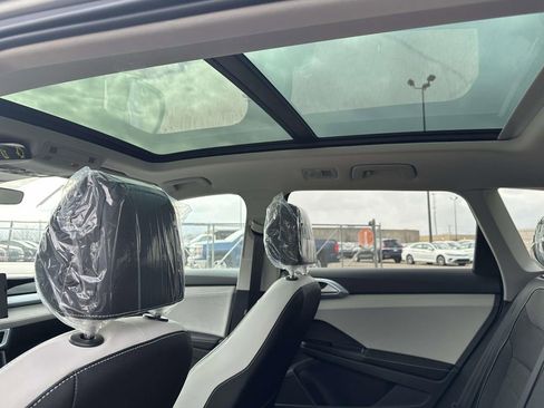 New 2026 Volkswagen Taos SE image 10