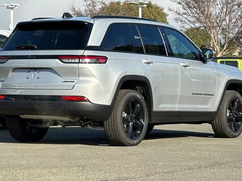 New 2025 Jeep Grand Cherokee Limited w/ Black Appearance Package image 4