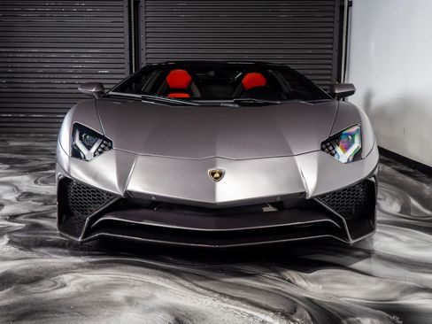Used 2014 Lamborghini Aventador LP 700-4 image 3