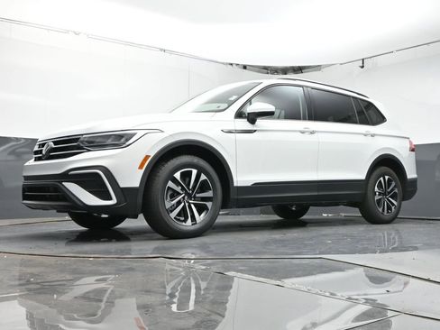 Used 2024 Volkswagen Tiguan S image 29