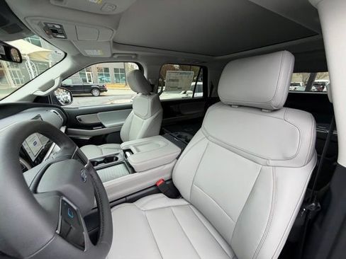 New 2025 Ford Expedition Max Active image 15