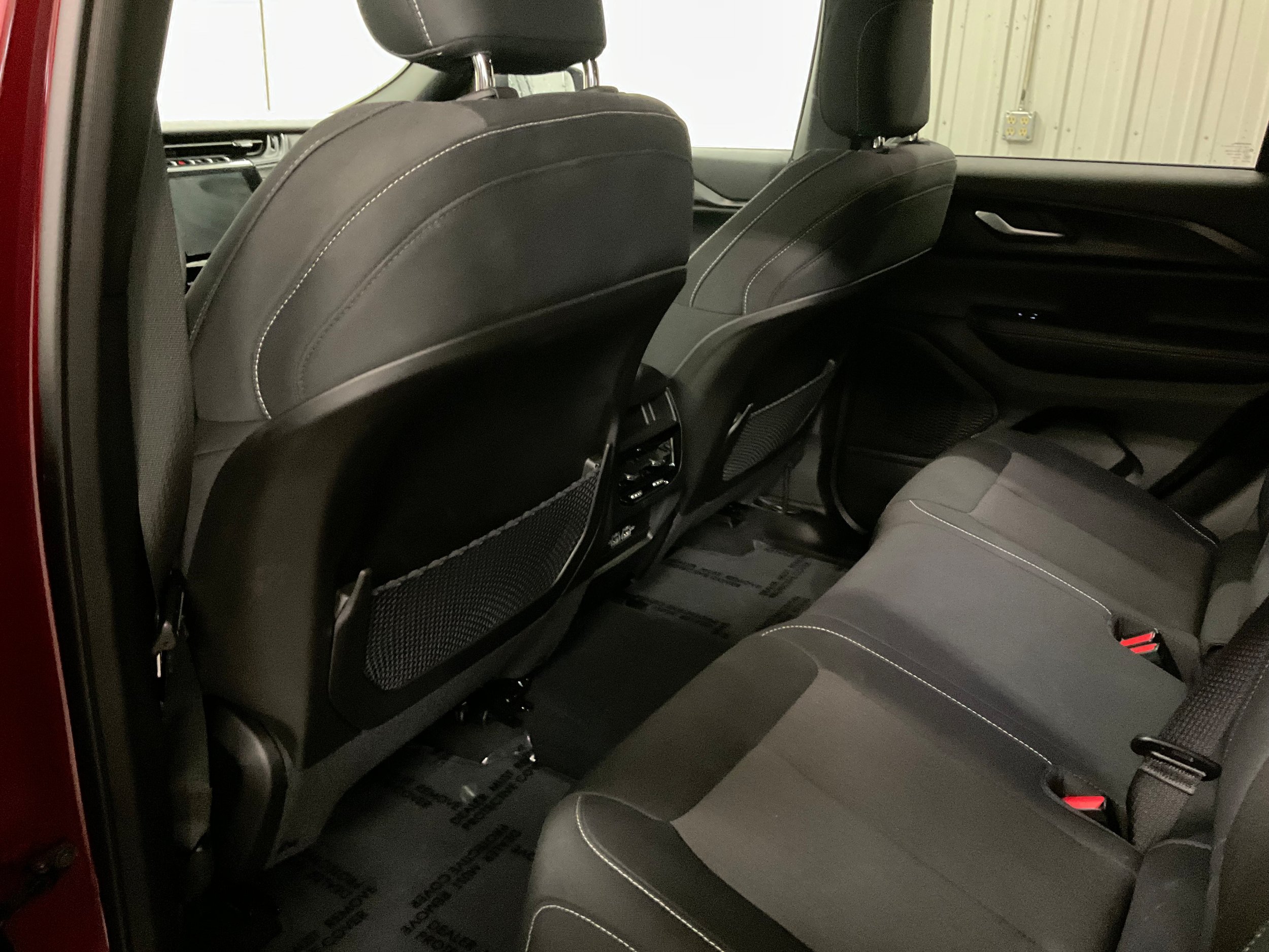 Used 2024 Jeep Grand Cherokee Laredo AWD/4WD image 20
