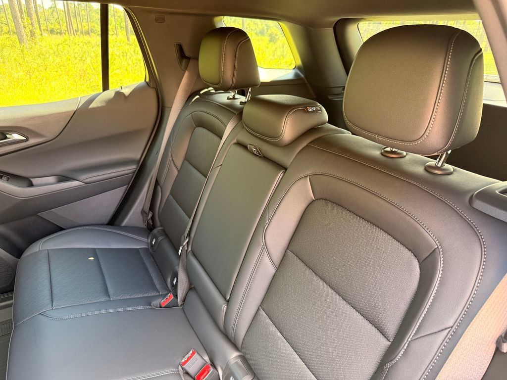 New 2027 Chevrolet Equinox LT w/ Convenience Package II FWD image 27