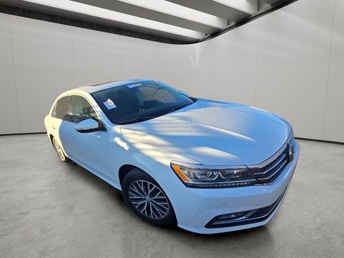 Used 2018 Volkswagen Passat 2.0T SE image 12