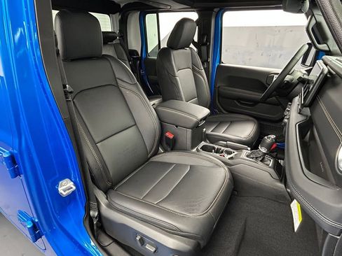 New 2026 Jeep Gladiator Sahara image 31