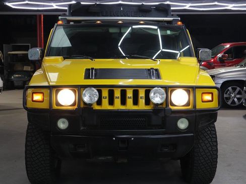 Used 2005 HUMMER H2 SUT w/ Preferred Equipment Group image 2