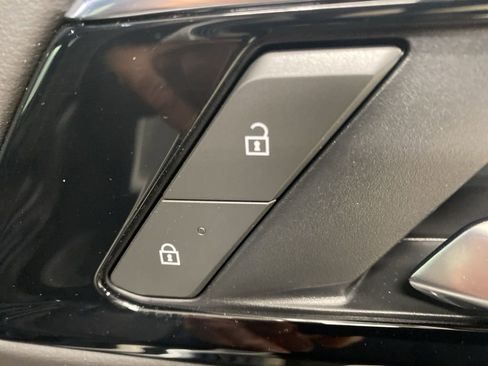 Certified 2025 Chevrolet Suburban High Country image 19