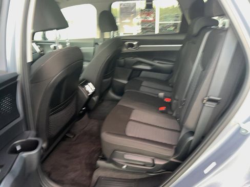 Used 2023 Kia Sorento LX image 18
