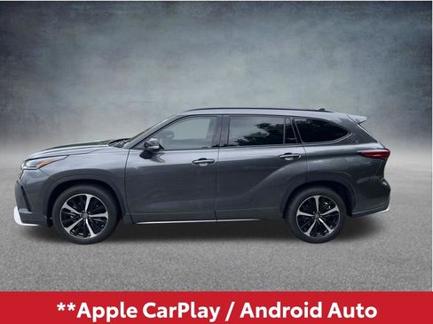 Used 2022 Toyota Highlander XSE FWD image 3