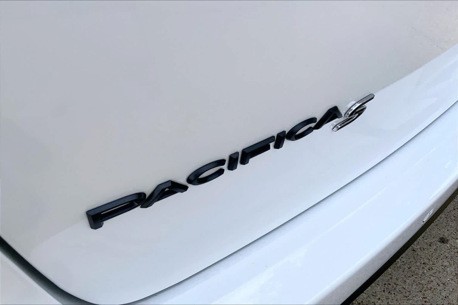 New 2026 Chrysler Pacifica Select w/ S Appearance Package FWD image 15