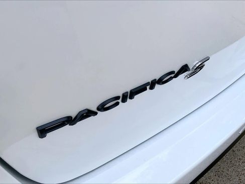 New 2026 Chrysler Pacifica Select w/ S Appearance Package FWD image 15