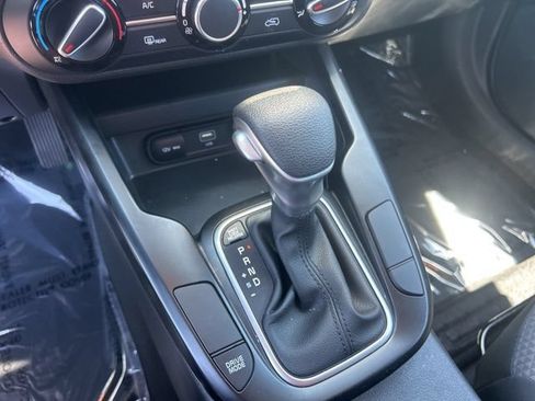 Used 2025 Kia Soul LX w/ LX Technology Package FWD image 24
