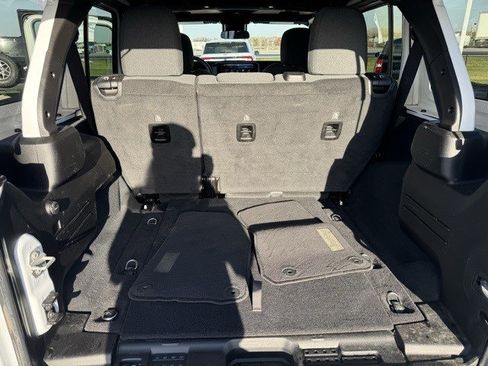 Used 2024 Jeep Wrangler Unlimited Rubicon image 32