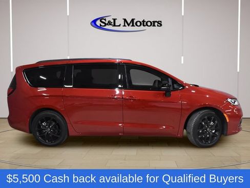 New 2026 Chrysler Pacifica Select w/ S Appearance Package FWD image 10