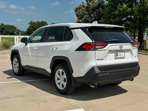 Used 2024 Toyota RAV4 LE FWD image 5