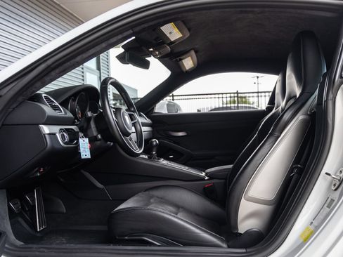 Certified 2020 Porsche 718 Cayman GT4 RWD image 31