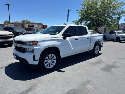 Used 2022 Chevrolet Silverado 1500 Custom w/ Safety Confidence Package AWD/4WD image 3