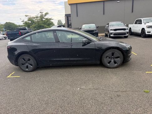 Used 2022 Tesla Model 3 Long Range AWD/4WD image 4