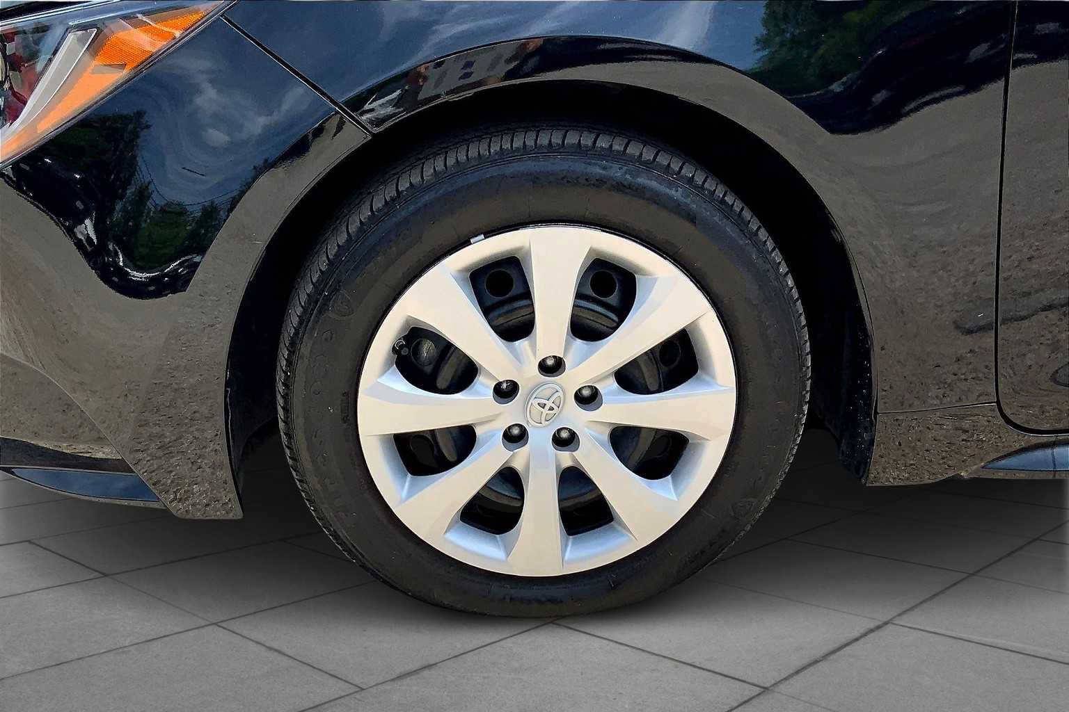 Used 2023 Toyota Corolla LE FWD image 11