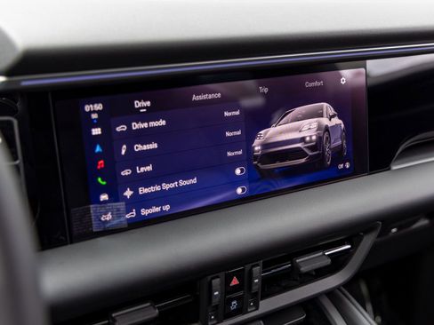 New 2025 Porsche Macan Electric image 34