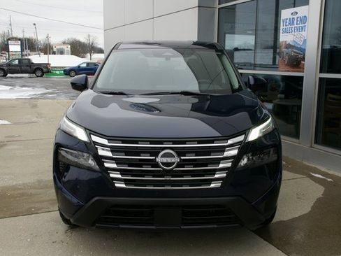 Used 2024 Nissan Rogue SV image 6