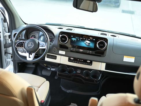 Used 2022 Mercedes-Benz Sprinter 3500 image 9