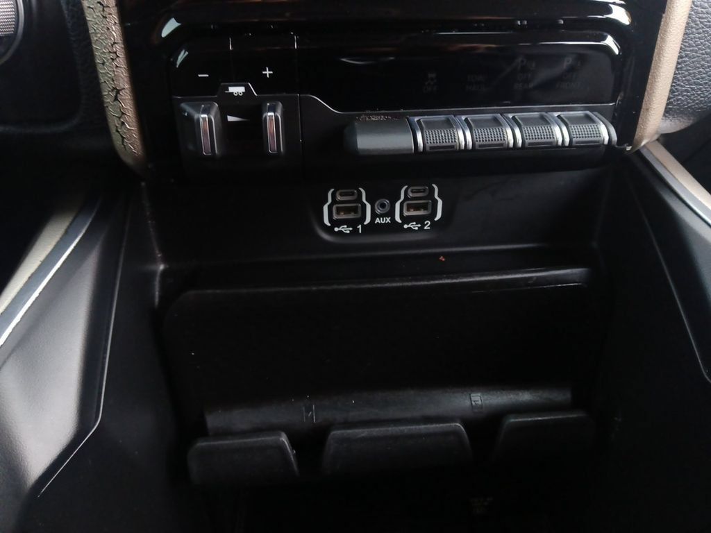 Used 2022 RAM 1500 Laramie AWD/4WD image 10