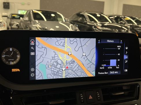 Used 2022 Lexus ES 300h w/ Accessory Package FWD image 19