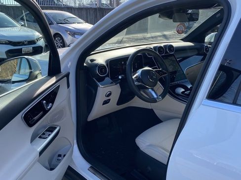Used 2025 Mercedes-Benz GLC 350e 4MATIC image 15