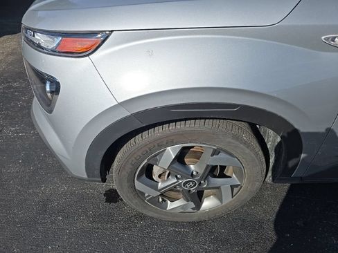 Used 2022 Hyundai Venue SEL FWD image 10