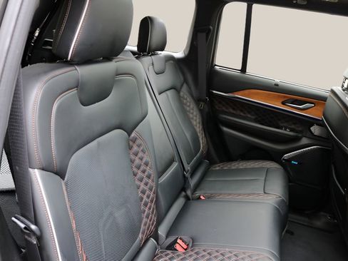 Used 2023 Jeep Grand Cherokee Summit AWD/4WD image 18