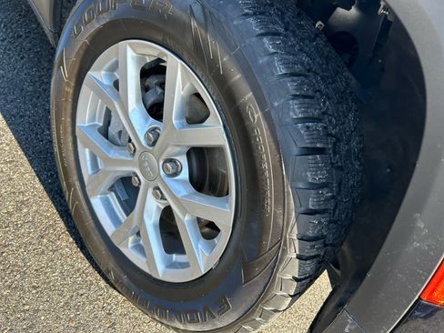 Used 2023 Jeep Grand Cherokee Limited image 14