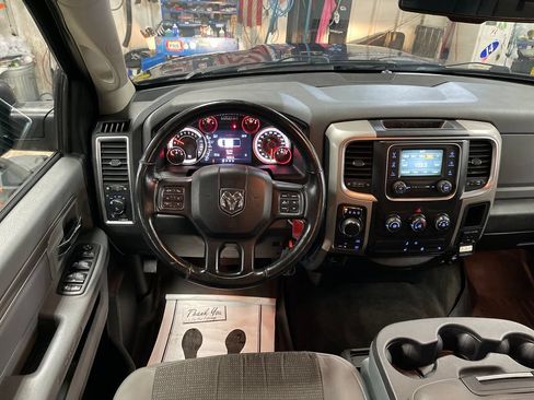Used 2017 RAM 1500 Classic SLT w/ Luxury Group AWD/4WD image 17